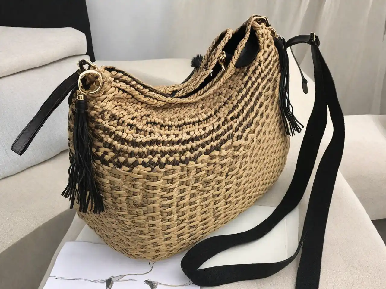 How to Choose the Perfect Woven Handbag Wholesale for Your Store